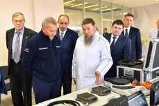 Юрий Борисов проинспектировал систему управления для ракеты-носителя на новом виде топлива 